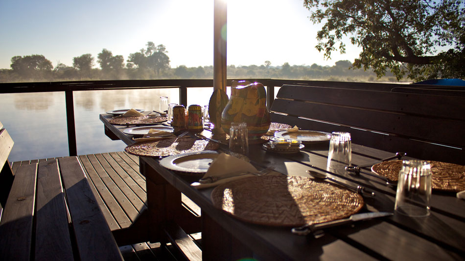 Ndhovu-Safari-Lodge-Resdest-Namibia-Kavango-Caprivi-Breakfast